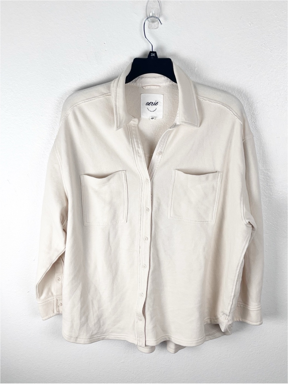 AERIE Off White Chest Pockets Long Sleeves Button Shacket Size Medium Causal